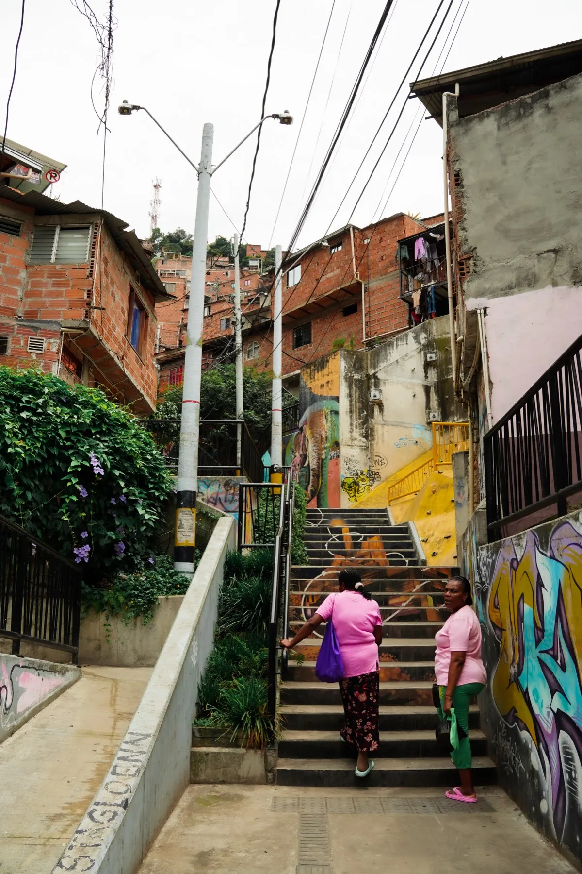 Street art tour through Comuna 13, Medellín