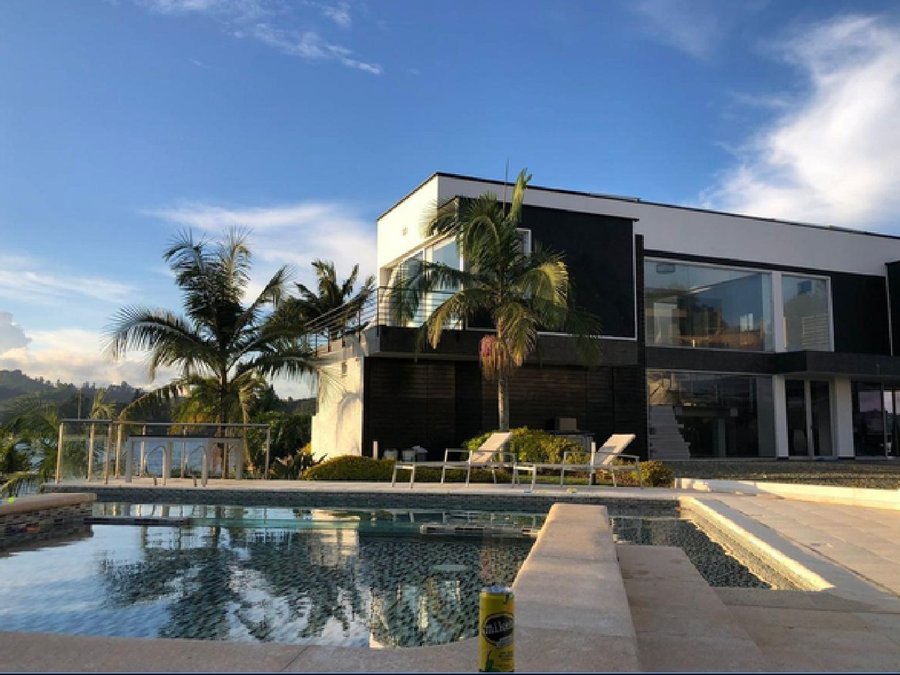 Piedra Azul — luxury property in Guatape