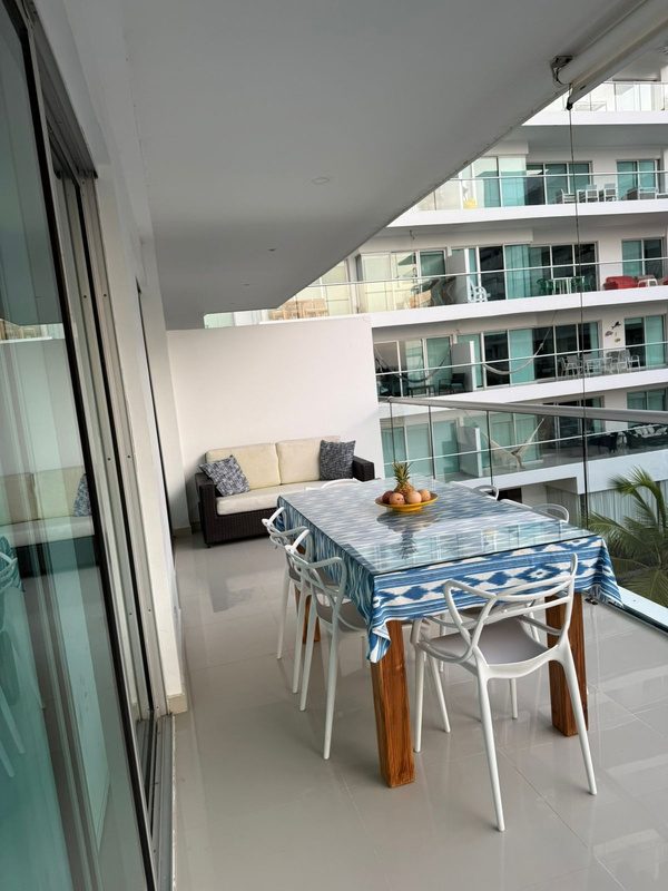 Comedor en el balcón de Boquilla Loft, La Boquilla