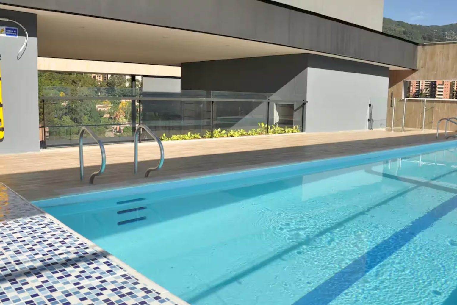Building pool at Energy Living, El Poblado