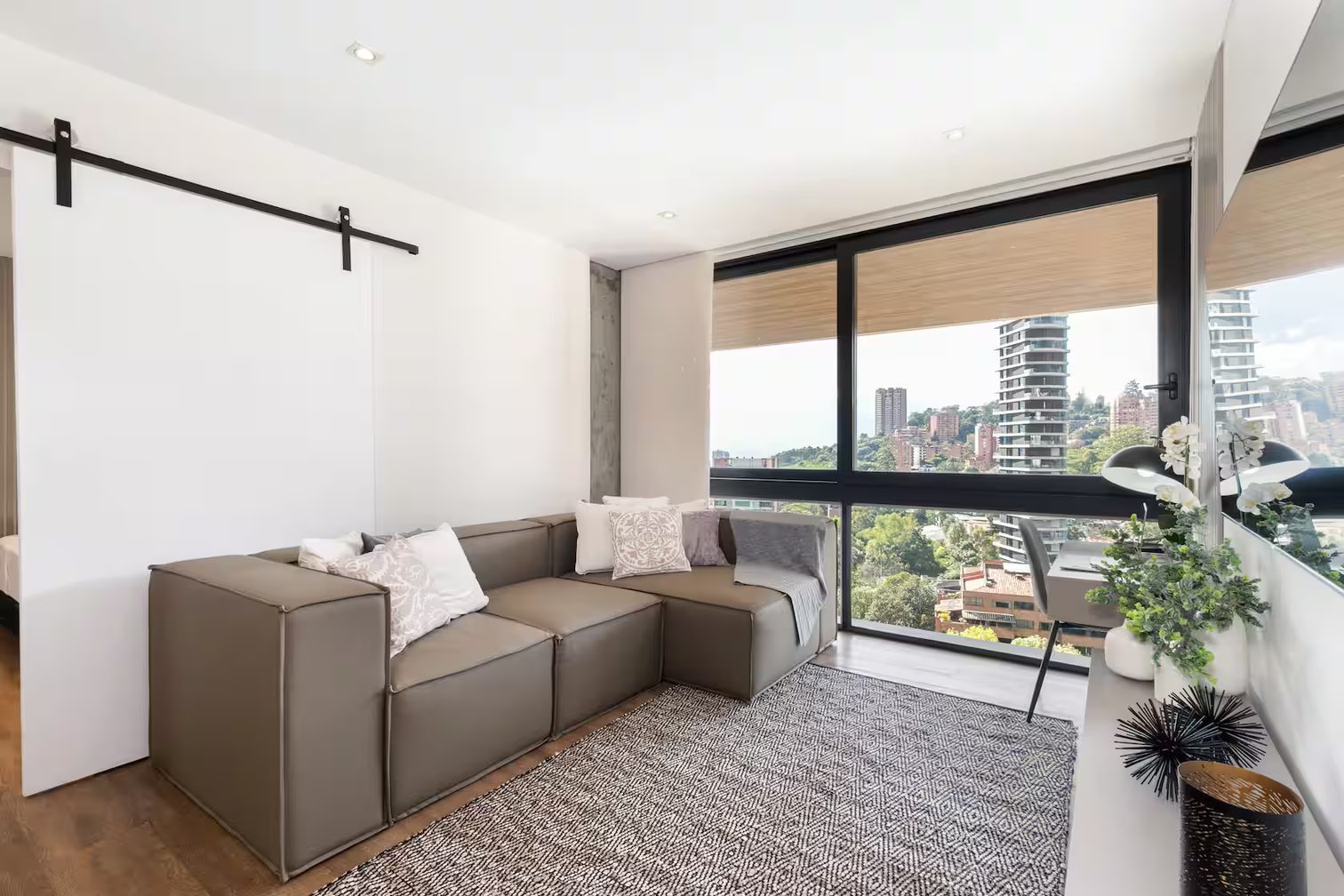 Living room with city view at Energy 1201, El Poblado