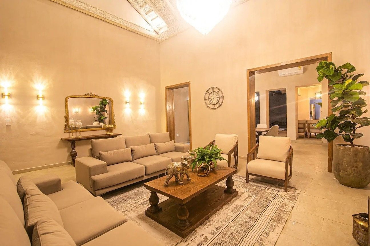 Living room with soft lighting at Iconic Center, Cartagena