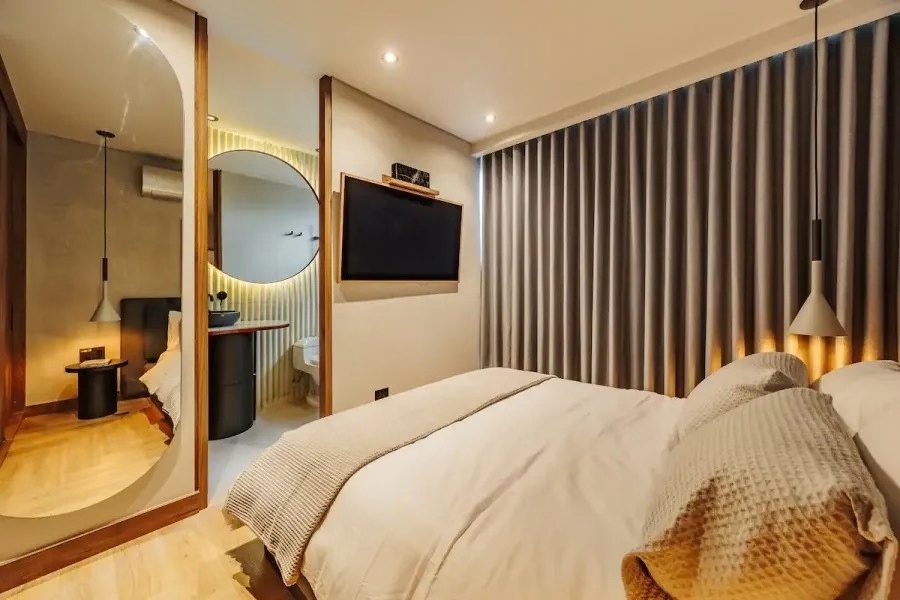 Segunda habitación con cama queen en Morph, Medellín