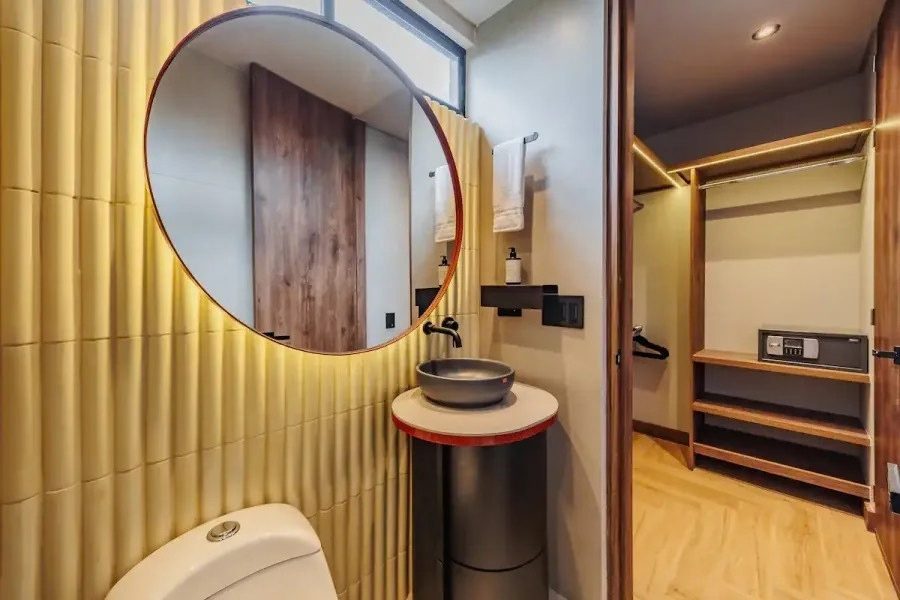 Baño completo y clóset en Morph, El Poblado