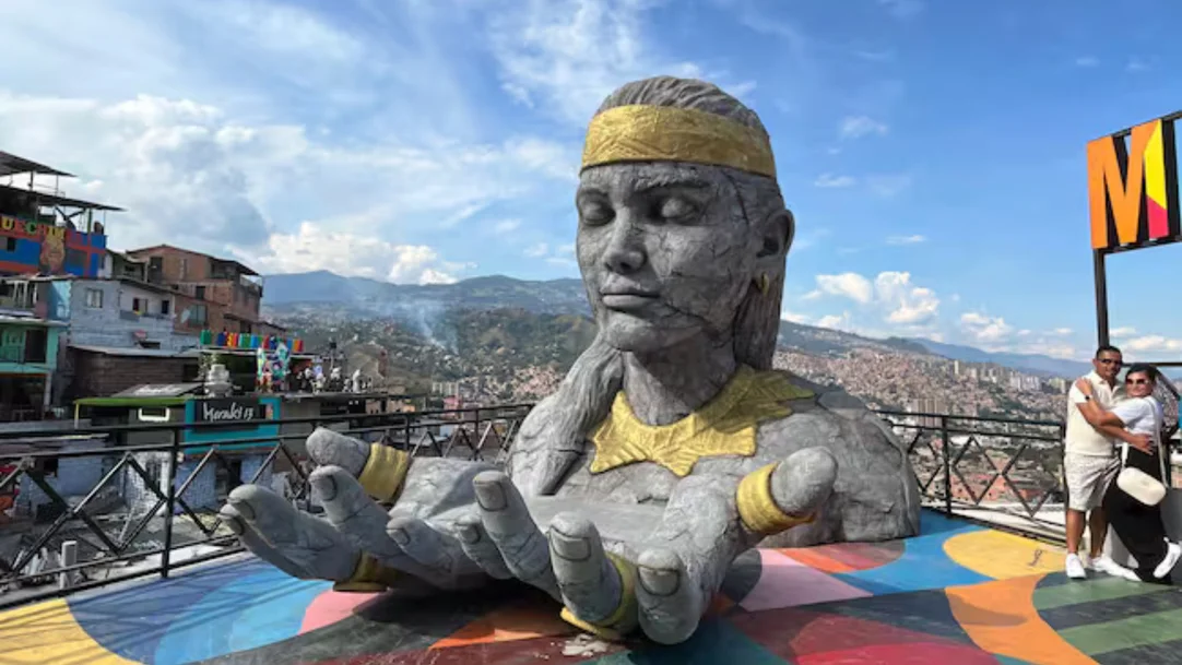 Comuna 13 Private Tour — Medellin